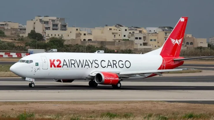 Boeing 737 cargueiro desaparece após falha em voo e mobiliza buscas no mar