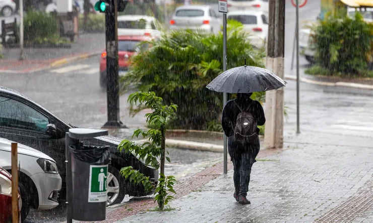 Frente fria muda o tempo em SC no fim de semana das eleições
