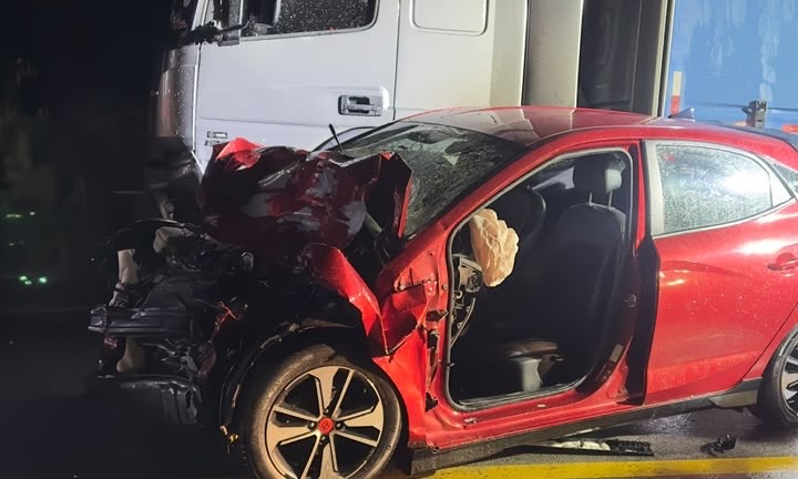 Motorista morre em colisão frontal com caminhão na BR-282