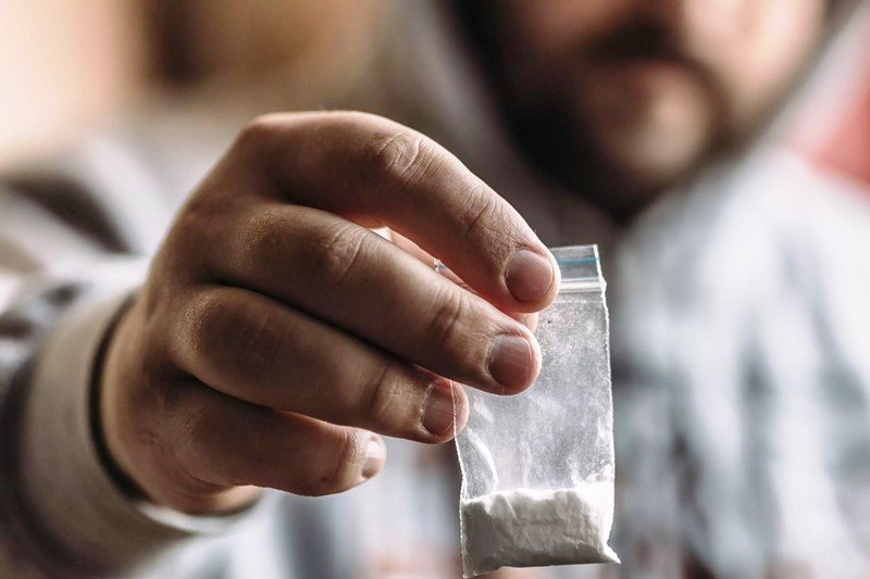 Estudo revela efeito silencioso da cocaína no cérebro; entenda o que acontece