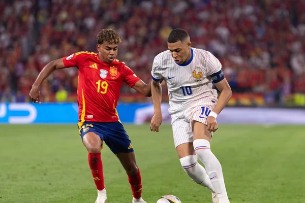 França, Espanha, Inglaterra e Argentina iniciam a luta pela final da Copa