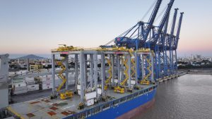 Portonave recebe guindastes gigantes e amplia capacidade operacional