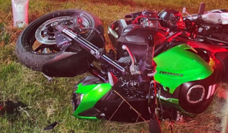 Motociclista morre após bater em poste em SC