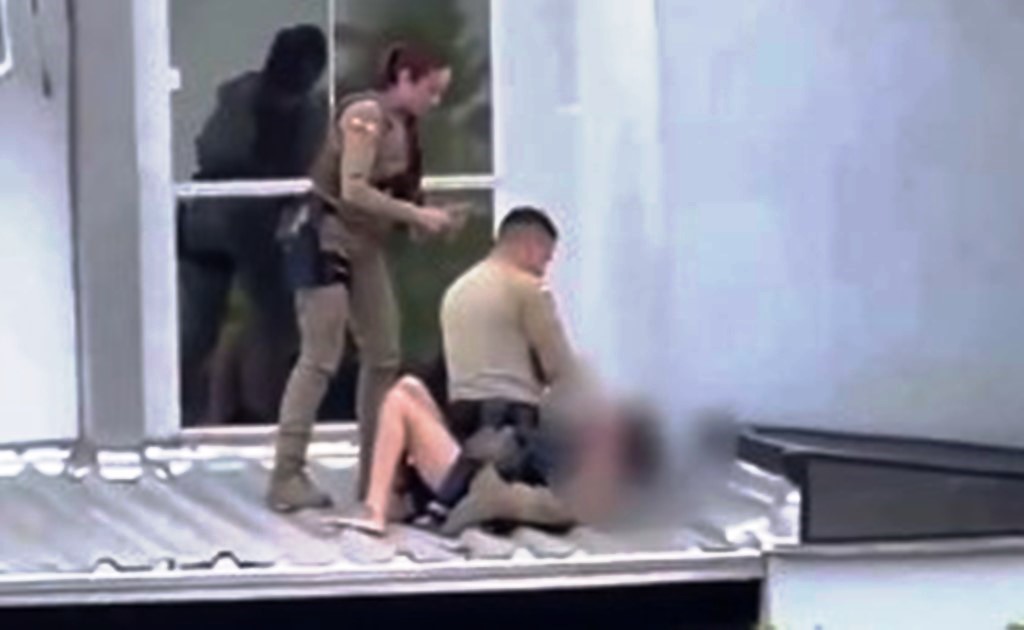 Dois policiais ficam feridos após telhado ceder em ocorrência
