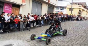 Vídeo: acidente em corrida de carrinhos de madeira deixa uma pessoa morta no Equador