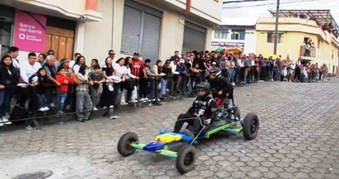 Vídeo: acidente em corrida de carrinhos de madeira deixa uma pessoa morta no Equador