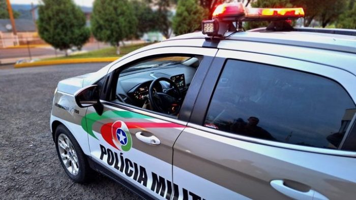 Homem é preso escondido em armário após ameaçar ex-mulher em SC
