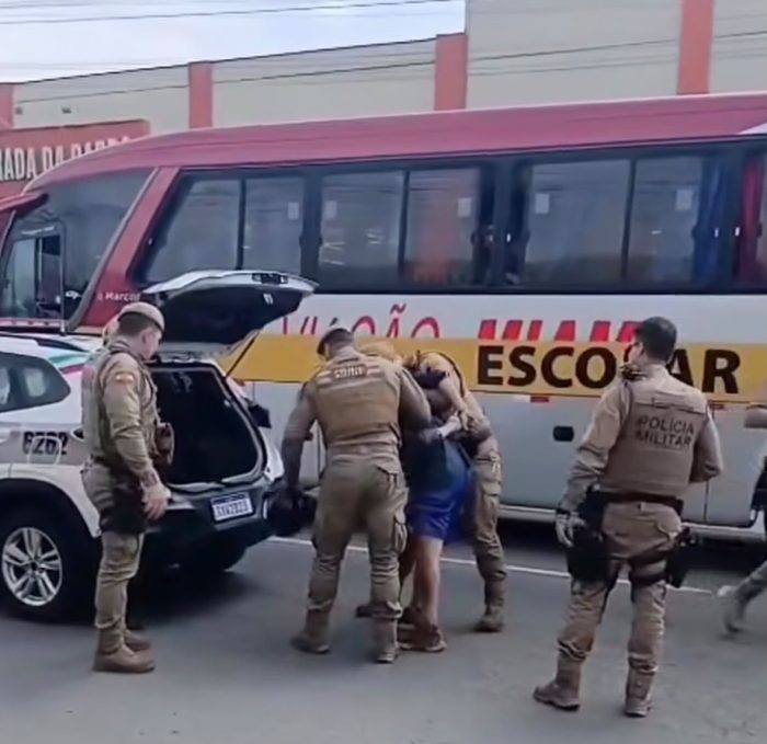 Perseguição termina com motociclista preso após acidente