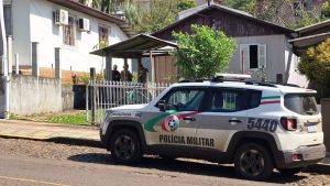 Mulher de 25 anos é morta com tiro no rosto e adolescente confessa o crime