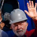 Vídeo: Lula aparece com 10 dedos e detalhe reacende teoria de sósia e clone