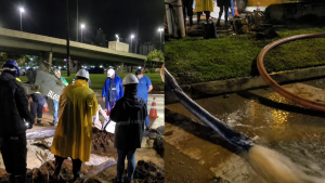 Adutora rompe e trava acesso à Ilha em Florianópolis