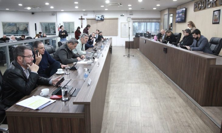 Blumenau aprova lei que obriga prefeitura a detalhar contratos emergenciais