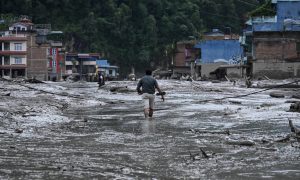 Sobe para 362 o número de mortos em tragédia no Nepal