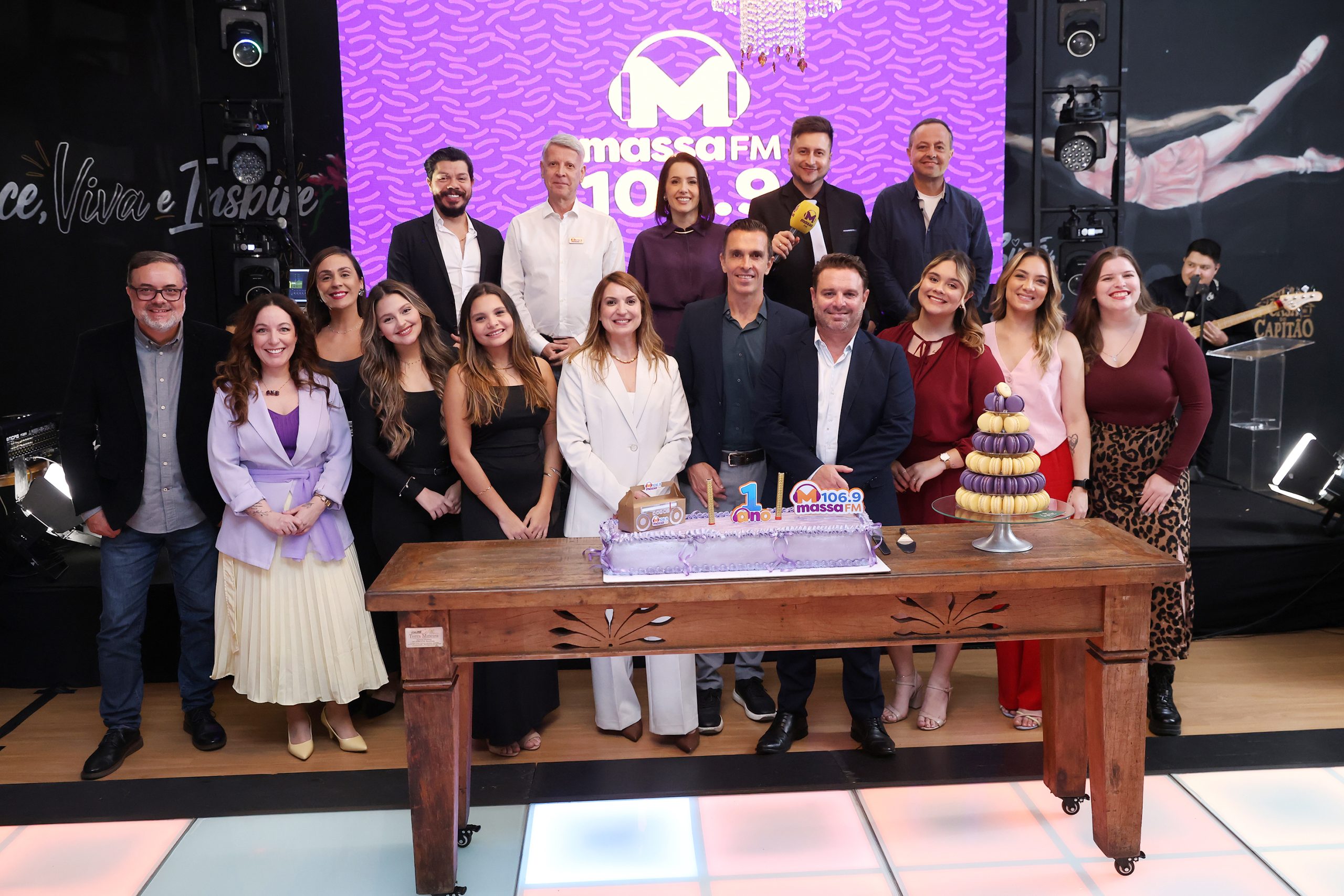 MASSA FM 106.9 celebra primeiro ano de operação com festa exclusiva