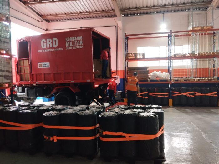 Granizo mobiliza bombeiros e deixa famílias sem telhado em SC