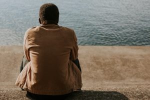 Solidão atinge uma em cada cinco pessoas no mundo, aponta estudo