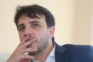 Campanha de Renan Santos é suspensa por irregularidades