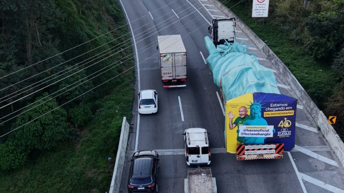 Havan transporta estátua gigante por 1,4 mil km
