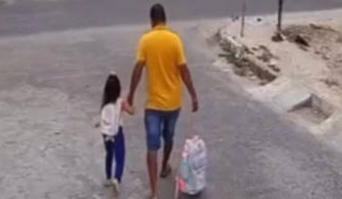 Pai é morto com mais de 11 tiros enquanto levava filha para a escola