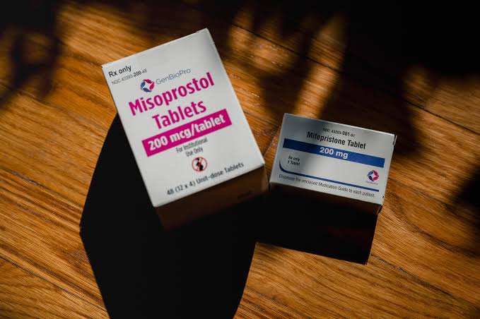 Mulher é condenada por vender medicamentos abortivos pelo WhatsApp