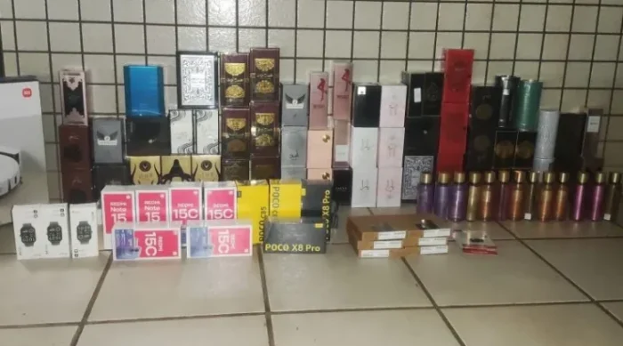 Carro com produtos do Paraguai é apreendido com mercadorias