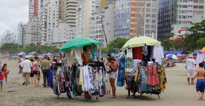 Balneário Camboriú abre inscrições para ambulantes no verão; saiba o que vender