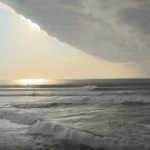 Nuvem em forma de onda chama atenção no céu de Florianópolis
