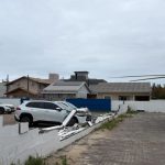 Helicóptero derruba muro de UPA durante operação em SC