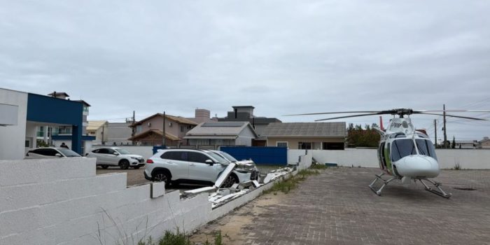 Helicóptero derruba muro de UPA durante operação em SC