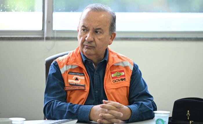 Jorginho Mello interrompe licença e reassume governo de SC após temporais