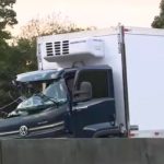 Passageiro morre após colisão traseira entre dois caminhões na BR-101