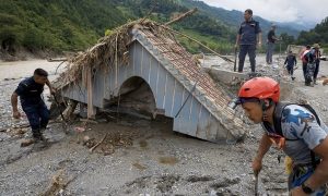 Resgate no Nepal: idosa é encontrada viva após 10 dias soterrada