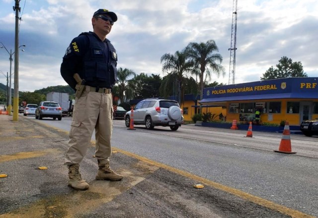 Homem é preso na BR-101 com 240 ampolas para emagrecimento