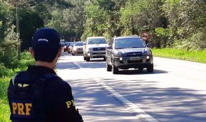 PRF reforça fiscalização e prevê trânsito intenso nas rodovias de SC durante o feriado