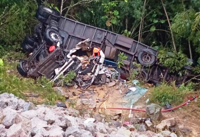 Acidentes na BR-101 provocam três mortes e deixam cinco feridos nesta sexta