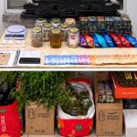 PM faz grande apreensão de drogas e encontra material usado no tráfico