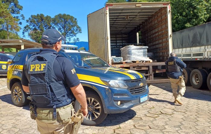 PRF encontra 4 mil litros de biodiesel em carga irregular e com vazamentos