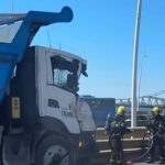 VÍDEO: Colisão com caminhão mobiliza equipes na Ponte Pedro Ivo