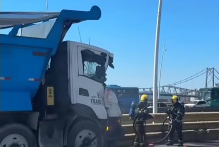 VÍDEO: Colisão com caminhão mobiliza equipes na Ponte Pedro Ivo