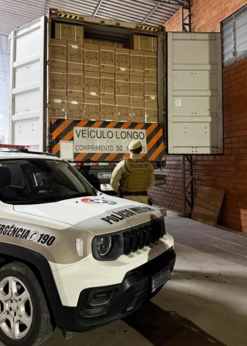 Polícia localiza carreta e carga roubadas escondidas em oficina