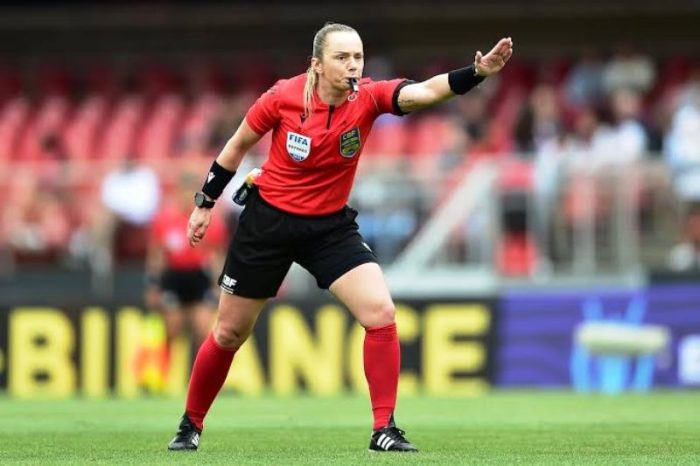 Árbitra catarinense apita a final do mundial feminino sub 20 no domingo