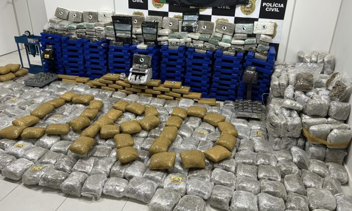 Mais de meia tonelada de drogas é apreendida em residência