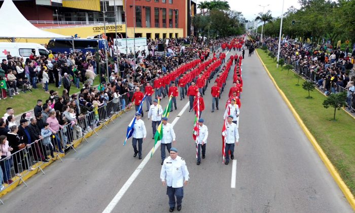 Desfile de 7 de Setembro atrai 15 mil pessoas em Joinville