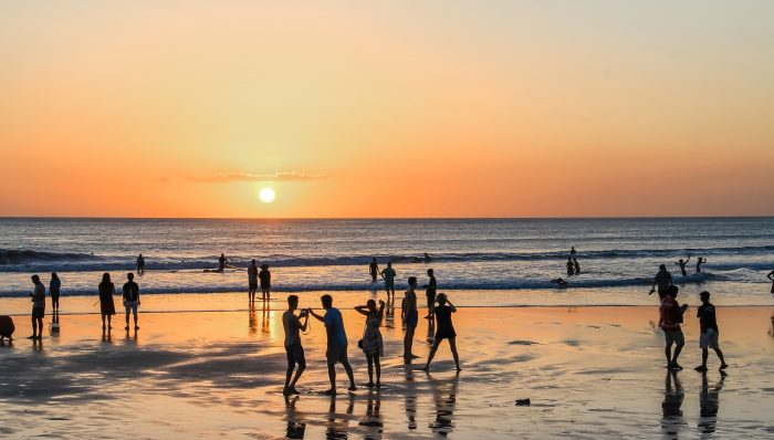 Depois do calor de sábado, tempo muda e SC tem risco de temporais neste domingo
