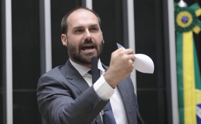 Eduardo Bolsonaro é demitido da Polícia Federal por abandono de cargo