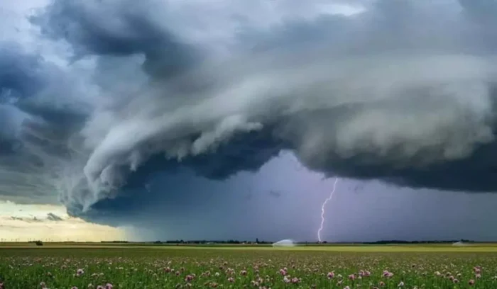 SC em alerta: temporais, vendavais e granizo avançam com frente fria