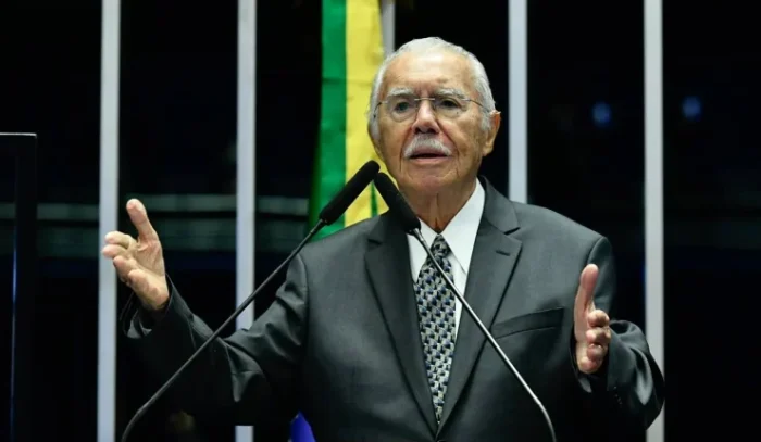 José Sarney é internado e hospital revela como está o ex-presidente