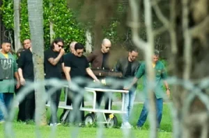 Renner e família se despedem de Rick em Sorocaba