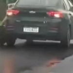 Vídeo: Homem se agarra a carro e é arrastado em Criciúma