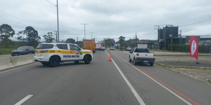 Motociclista morre após bater em ônibus na SC-401, em Florianópolis